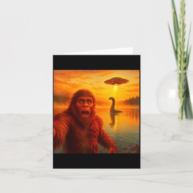 Tarjeta Funny Bigfoot Selfie With Loch Ness Monster And Uf (Anverso)