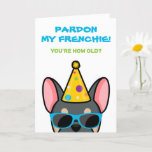 Tarjeta Funny Blue Tan Bulldog francés Frenchie Birthday C<br><div class="desc">Si conoces a alguien que ama a los bulldoges franceses y tiene buen sentido del humor, esta graciosa tarjeta de cumpleaños de frenchie es ideal para enviárselos en su día especial. El diseño presenta un ilustracion al estilo personalizado de un bulldog francés de color azul y marrón que lleva un...</div>