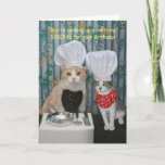 Tarjeta Funny Chef Cats Cumpleaños<br><div class="desc">Personalizable divertido tarjeta de cumpleaños Chef Cats.  Exterior: "¡Estamos cocinando algo ESPECIAL para tu cumpleaños!"  Interior: "¿Cómo suena Mice-A-Roni?"  Se puede personalizar el texto,  las fuentes y los colores de las fuentes.  Acá otra versión:</div>