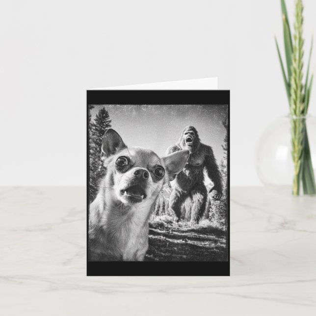 Tarjeta Funny Chihuahua Selfie With Bigfoot Sasquatch Cryp (Anverso)