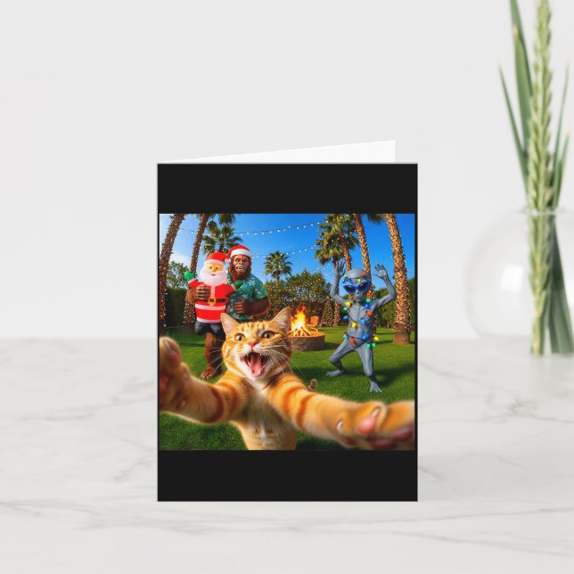 Tarjeta Funny Christmas Cat Selfie With Bigfoot &amp; Alie (Anverso)