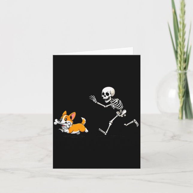 Tarjeta Funny Corgi Dog Steals Skeleton Bone Halloween  (Anverso)