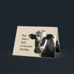 Tarjeta Funny Cow Humor Dad Birthday Laughs<br><div class="desc">El humor gracioso de vaca se ríe con todos los chistes habituales. Herd fue tu cumpleaños, entonces adentro: Vaca sagrada que de manera desordenada te pondrá en un mal estado de ánimo, pero te animará porque todavía no tienes edad suficiente para ser pastoreado. Fantástico para los padres que aman a...</div>