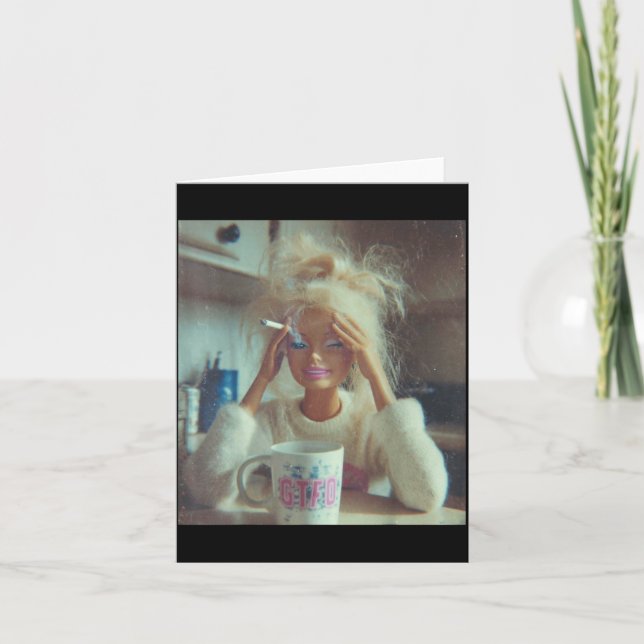 Tarjeta Funny Disgusting Doll Face Meme Smoking Sad Sarcas (Anverso)