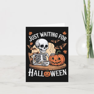 Tarjeta Funny Esqueleto De Halloween Esperando Hallowee
