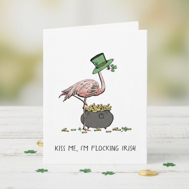 Tarjeta Funny Flamingo Kiss Me I'm Irish St Patrick's Day (Funny Irish Flamingo Happy St Patrick's Day Cards. Kiss me I'm Flocking Irish Green Shamrock Pattern)