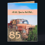 Tarjeta FUNNY Happy 85th Birthday Vintage Naranja Truck V0<br><div class="desc">FUNNY Happy 85th Birthday Vintage Naranja Truck V01 Esta tarjeta con su camión vintage en un campo es una forma divertida de desear a un tipo muy especial un feliz cumpleaños. Todo el texto es personalizable. ¡Una carta divertida y única! Para ver más de mis tarjetas de cumpleaños, escriba el...</div>