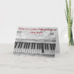 Tarjeta Funny Piano Chiste Cumpleaños<br><div class="desc">¿No te encanta el humor tonto? Esta es la tarjeta ideal para cualquiera que sea un piano o un teclado. Tendrán una risita y una tarjeta única ya que se puede personalizar con su nombre.</div>