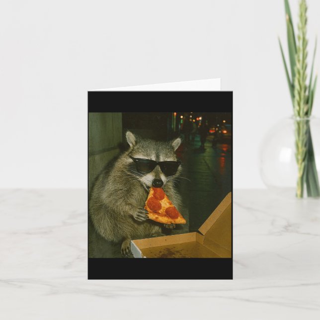 Tarjeta Funny Raccoon Eating Zza Animal Meme  (Anverso)