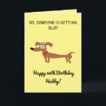Tarjeta Funny Sausage Dog Snarky Husband 60th Birthday Car<br><div class="desc">Funny Sausage Dog Snarky Husband cumpleaños número 60, un diseño divertido hecho para cualquier esposo. Si buscas una tarjeta de cumpleaños única para el marido, graciosas tarjetas de cumpleaños número 60 del marido o sarcásticas tarjetas de cumpleaños del marido. El diseño presenta un divertido perro salchicha con algún gracioso texto...</div>