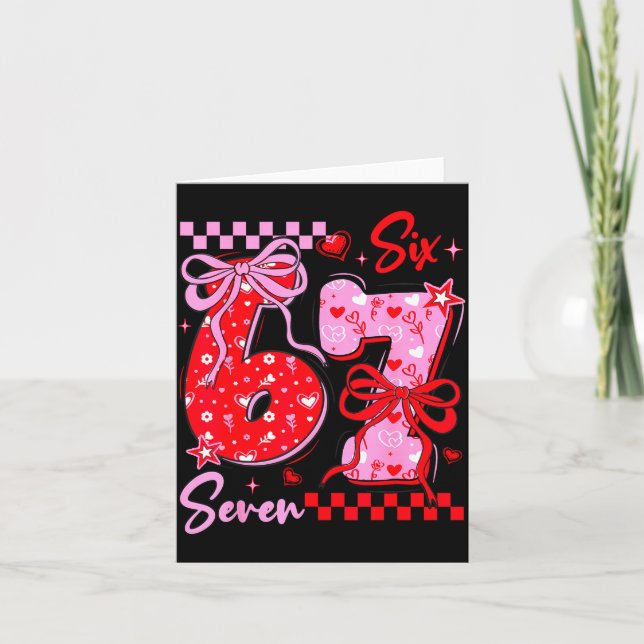 Tarjeta Funny Valentine’s Day 67 Meme 6 7 Valentine Bow He (Anverso)