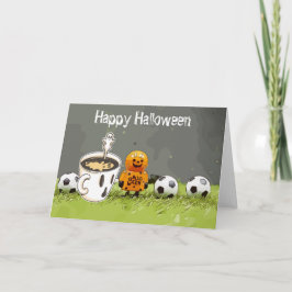 Tarjeta Fútbol Feliz Halloween con bolas sobre hierba verd