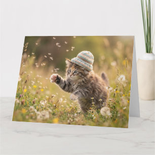 Tarjeta Gatito Adorable con un Sombrero Jugando con Diente