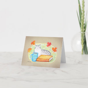Tarjeta Gato atigrado gris de otoño con café y libro en pa