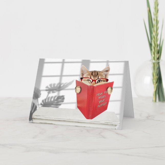 Tarjeta Gato de cumpleaños con gafas y libro rojo (Anverso)