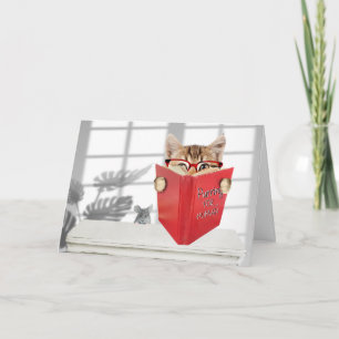 Tarjeta Gato de cumpleaños con gafas y libro rojo