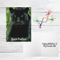 Gato de pantera negra deslumbrante con ojos verdes