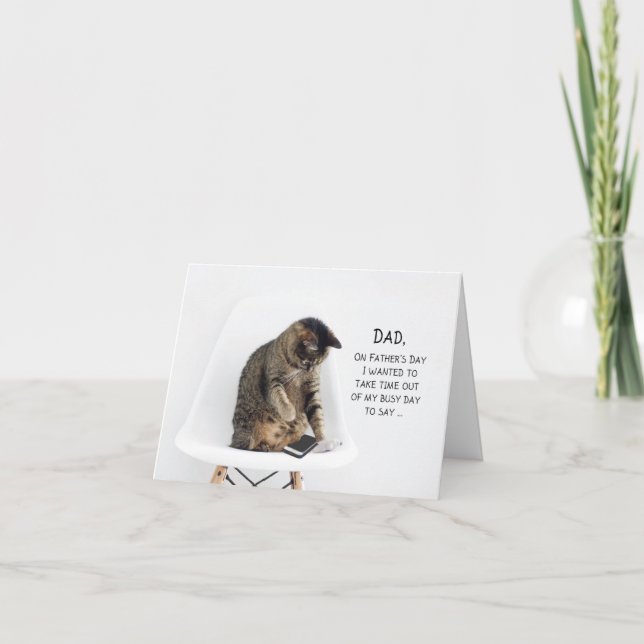 Tarjeta Gato del día del padre al teléfono de la hija (Anverso)