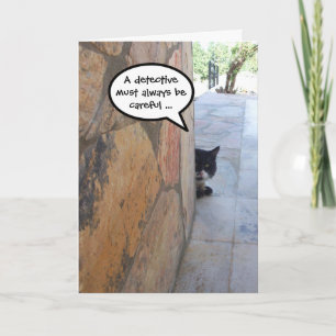 Tarjeta GATO DETECTIVE DETRÁS DEL MURO DE PIEDRA / Día del