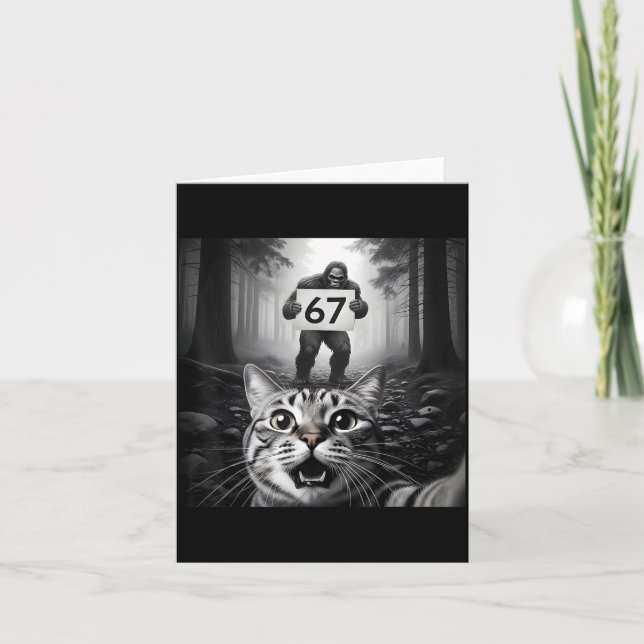 Tarjeta Gato Divertido Selfie Con Bigfoot 67 Seis Siete Me (Anverso)