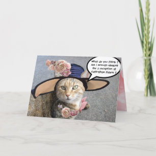 TARJETA GATO ELEGANTE CON GRAN GORRA DIVA, ROSAS ROSAS ROS