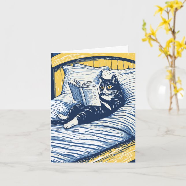 Tarjeta gato leyendo en la cama (flor amarilla)
