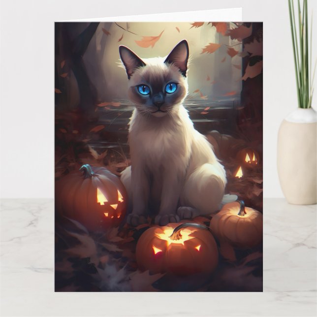 Tarjeta Gato siamés de Halloween con calabazas aterradoras (Anverso)