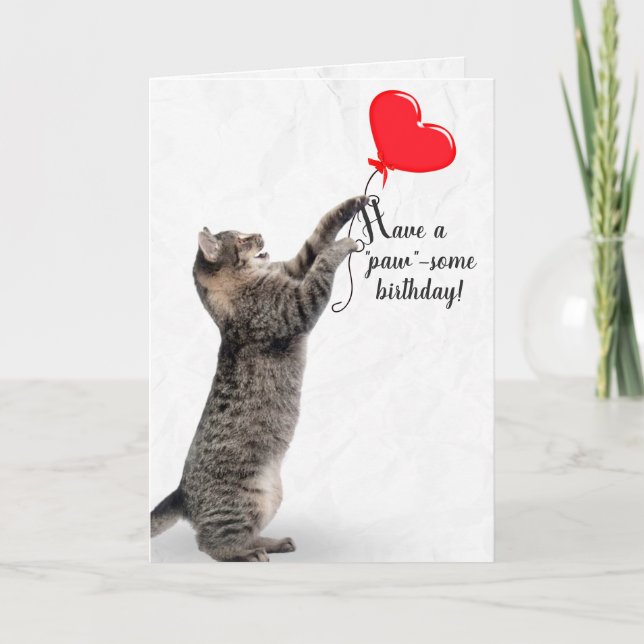 Tarjeta Gato Tabby de Cumpleaños con Globo Cardíaco (Anverso)