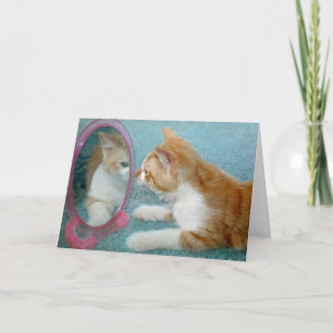 Tarjeta Gato Tabby de Cumpleaños mirando en un espejo