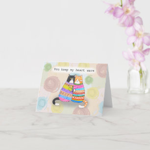 Tarjeta Gatos en suéter acurrucándote me calientan el cora
