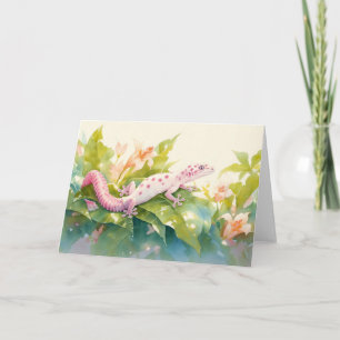 Tarjeta Geco de Manchas Rosadas en una Floración Tropical