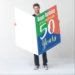Tarjeta Giant Happy 50th Birthday Card<br><div class="desc">Celebrar un cumpleaños con una tarjeta gigante personalizada que muestre el nombre del destinatario,  y el número de años. Añade también tu propio mensaje personal. 50 años.</div>
