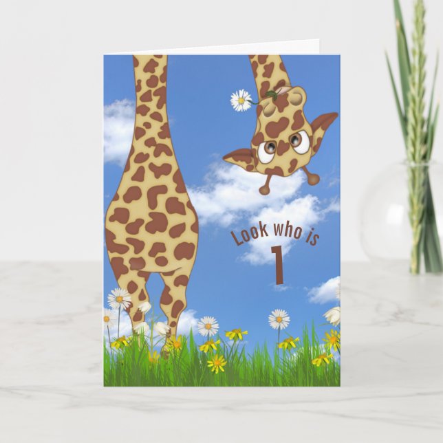 Tarjeta Giraffe de primer cumpleaños en césped (Anverso)