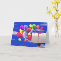 Globos de cumpleaños en un buzón
