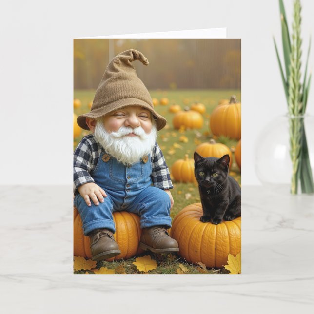 Tarjeta Gnome de cumpleaños y Kitten negro en calabazas (Anverso)