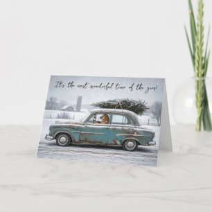 Tarjeta Golden Retriever en un Coche Retro con Pino