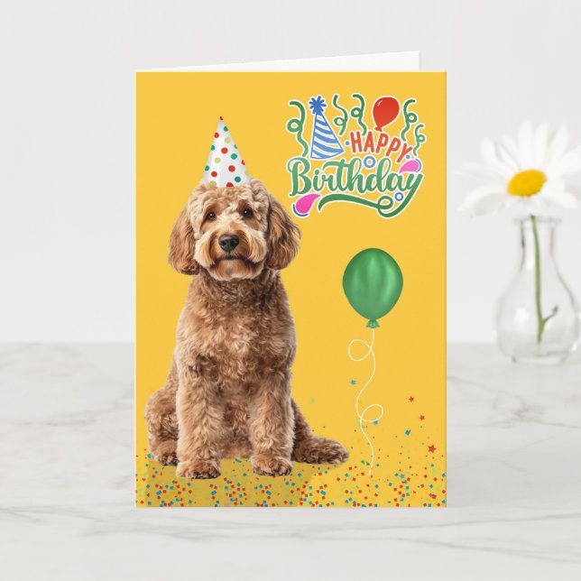 Tarjeta Goldendoodle Dog in a Party Hat on Yellow Birthday (Planta pequeña)