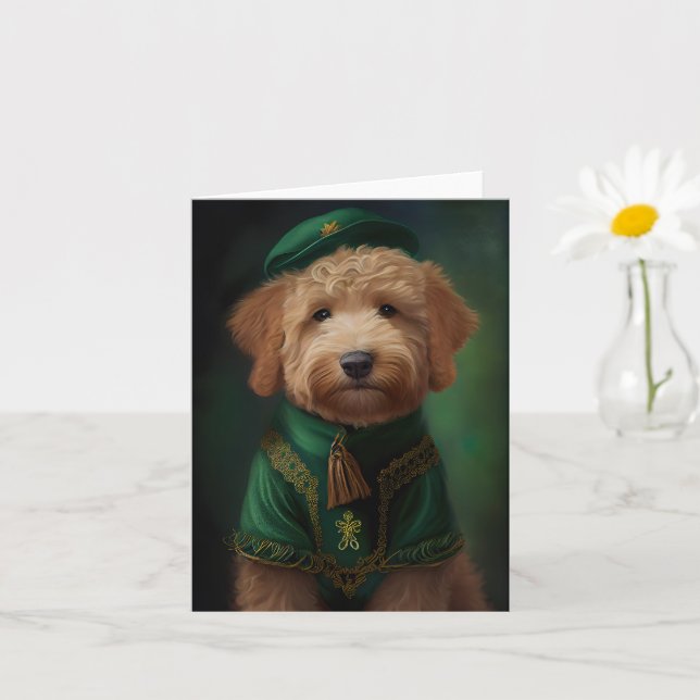 Tarjeta Goldendoodle perro con vestido del día de San Patr (Planta pequeña)