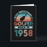 Tarjeta Golfer nació en 1958 Golfing 70th Birthday Gift Da<br><div class="desc">Nunca subestimes a un Golfer nacido en 1958. Regalo de cumpleaños 70 ideal para un jugador de golf de 70 años y aficionado al golf que adora los deportes. Presencia retro para hombres,  mujeres,  tu padre en el Día del Padre.</div>