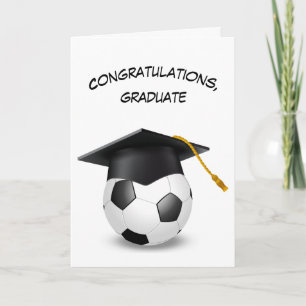 Tarjeta Gorro de graduación en un balón de fútbol