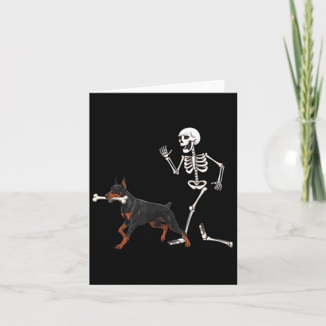 Tarjeta Gracioso Halloween Doberman Nscher Y Skeleton (Anverso)