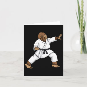 Tarjeta Gracioso Ninja Bigfoot Haciendo Karate Con Samurai