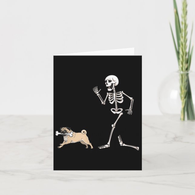 Tarjeta Gracioso Pug Y Skeleton De Halloween (Anverso)
