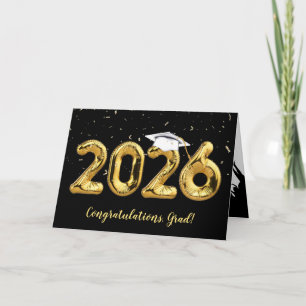 Tarjeta Graduación 2026 Gorra Blanca en Globo Dorado