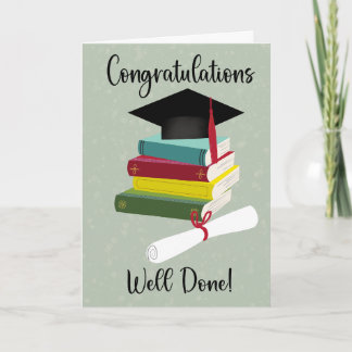 Tarjeta Graduación con pila de libros, gorra y diploma