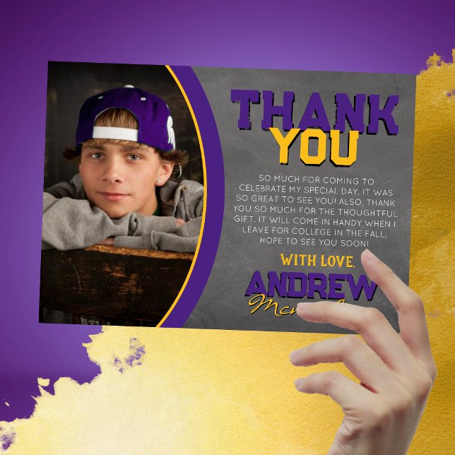 Tarjeta Graduación Graduación Purple & Gold Chalkb (Unique 1 Photo Purple and Yellow Gold Chalkboard Graduation Thank You Cards)
