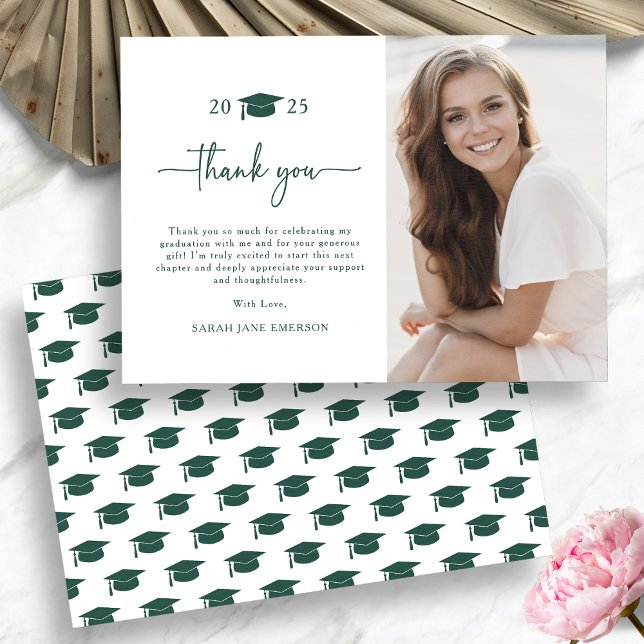 Tarjeta Green Modern Simple Graduate Gracias (Green Modern Simple Graduate Thank You Card by Painted Paperie
)