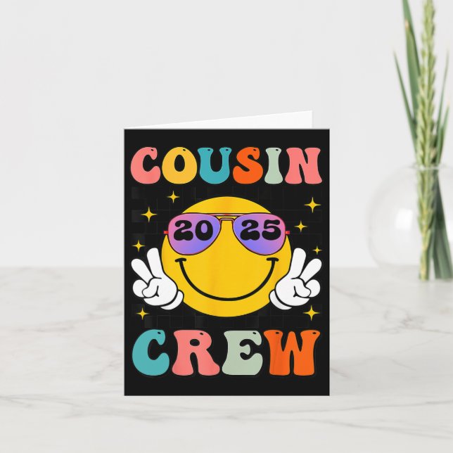 Tarjeta Groovy Cousin Crew Vacaciones de verano 2025 Famil (Anverso)