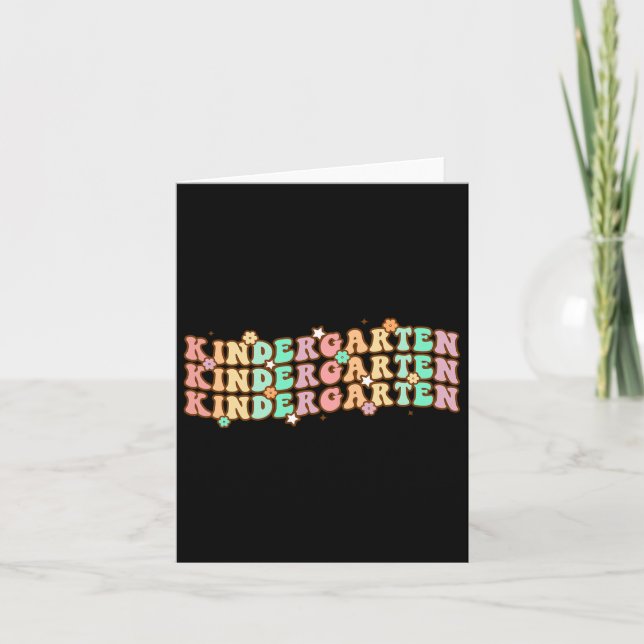 Tarjeta Groovy Kindergarten Vibes enfrenta a profesores re (Anverso)