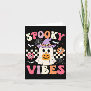 Tarjeta Groovy Spooky Vibes Retro Ghost Holding Pumpkin Ha